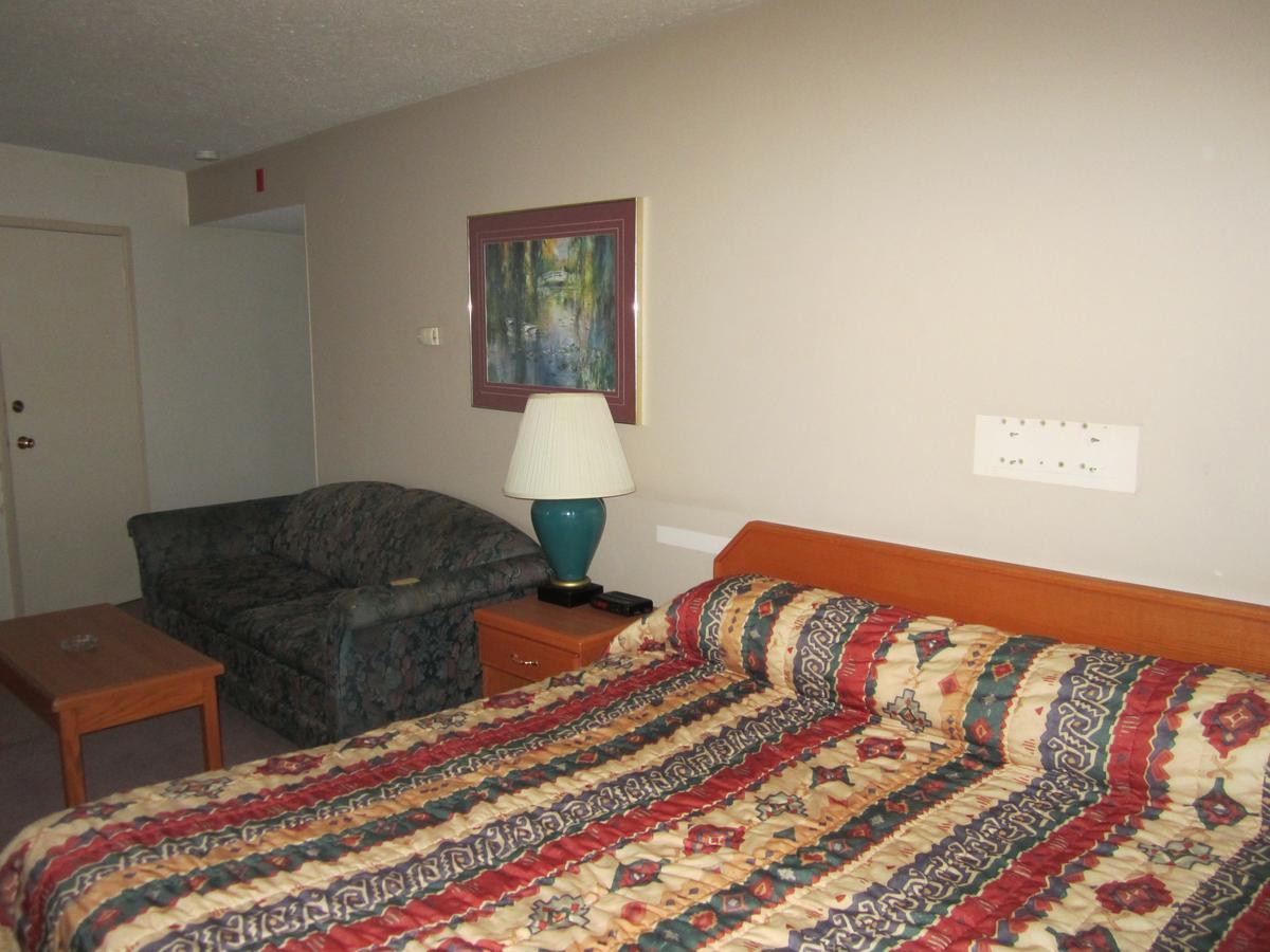 Red Coach Inn 100 Mile House Esterno foto