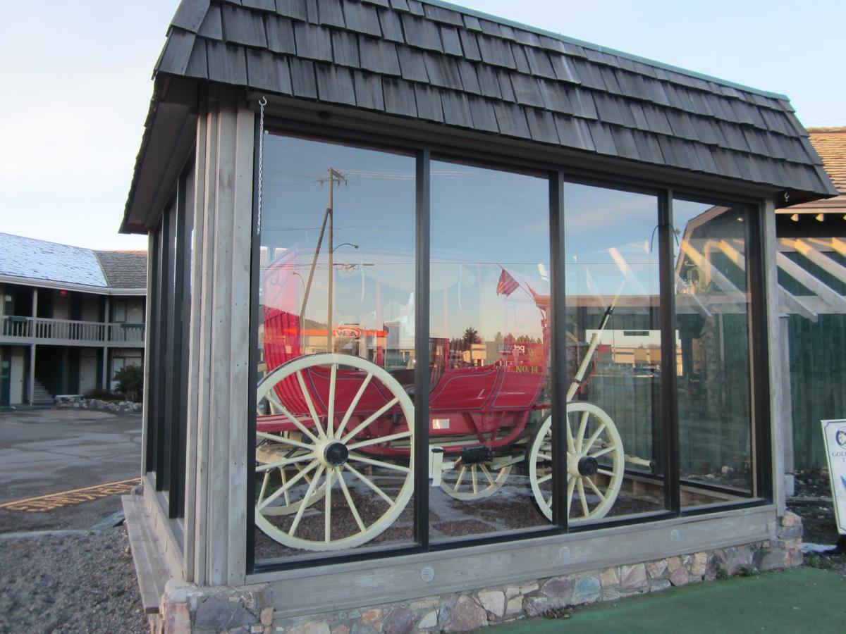 Red Coach Inn 100 Mile House Esterno foto