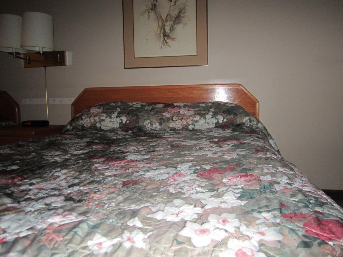 Red Coach Inn 100 Mile House Esterno foto
