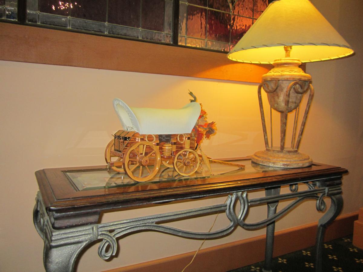 Red Coach Inn 100 Mile House Esterno foto